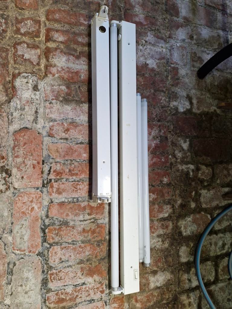 Luminaires TL (2 pièces) et lampes correspondantes, Bricolage & Construction, Éclairage de chantier, Enlèvement, Utilisé