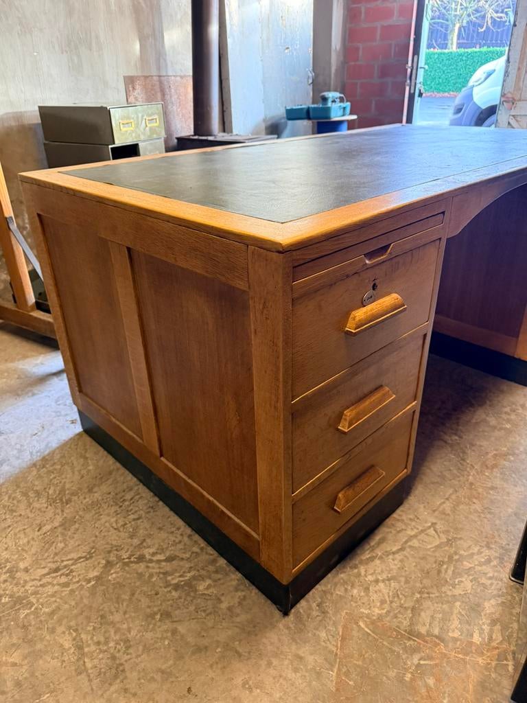 Vintage bureau uit massief hout, Huis en Inrichting, Bureaus, Ophalen, Gebruikt, No@, No@mail.be
