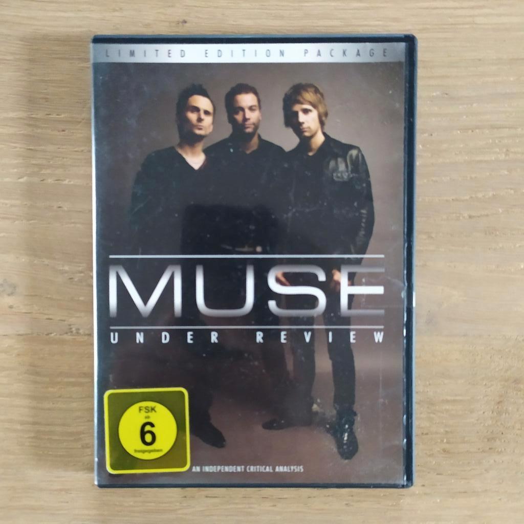 Muse Under Review DVD TBE, Cd's en Dvd's, Vanaf 6 jaar, Ophalen of Verzenden, Documentaire