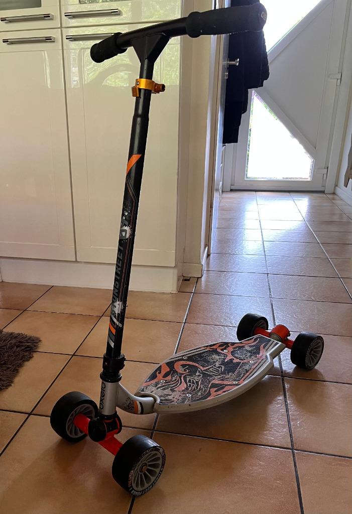Oxelo 4-wiel scooter STUN STREET, Fietsen en Brommers, Steps, Zo goed als nieuw, Overige typen, Ophalen of Verzenden
