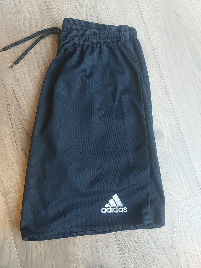 2 korte broeken small adidas en jack&jones, Ophalen of Verzenden, Zo goed als nieuw