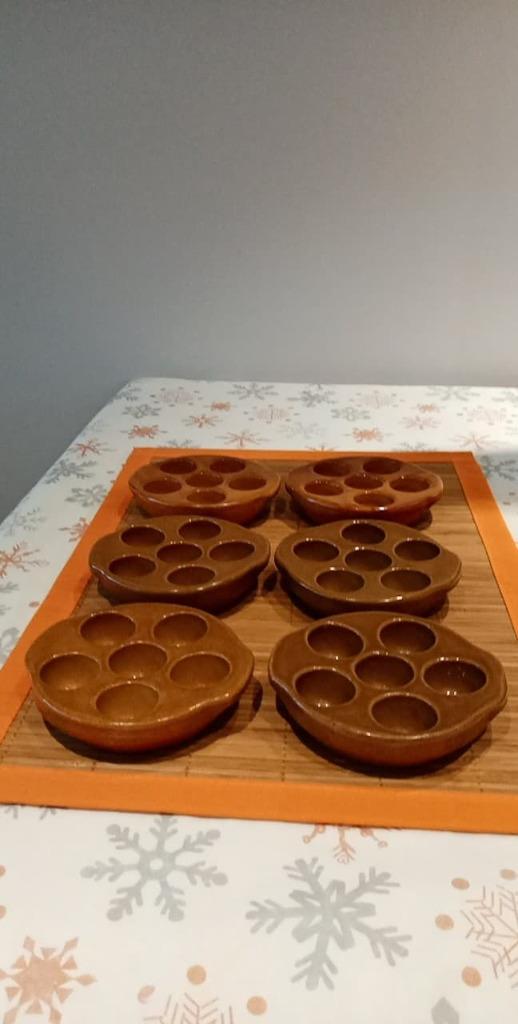 schaaltje voor 6 slakken in aardwerk vintage, Huis en Inrichting, Keuken | Servies, Ophalen of Verzenden, Zo goed als nieuw, Kom(men)