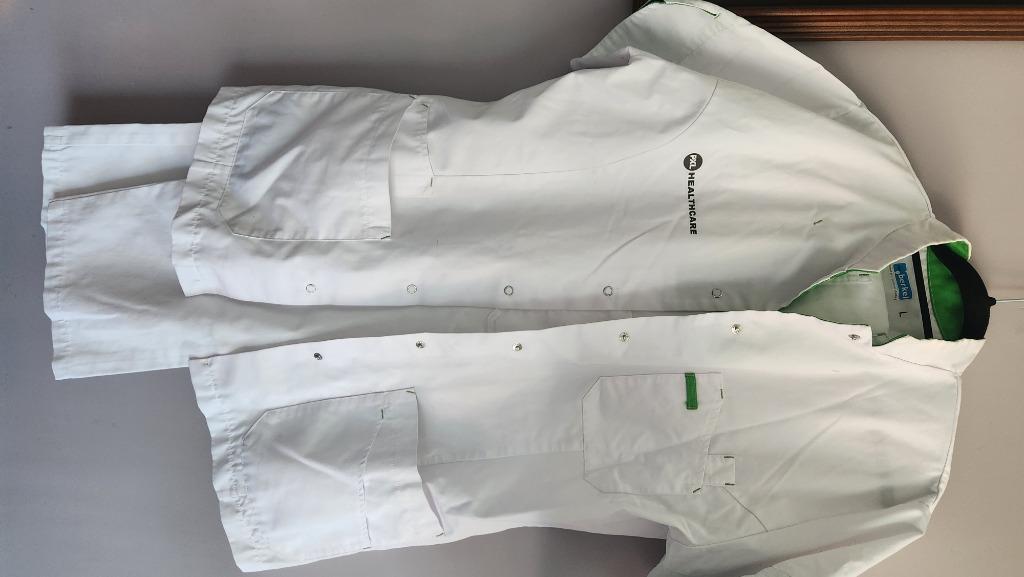 2 uniformen voor de student verpleegkunde, Kleding | Dames, Ophalen, Zo goed als nieuw, Maat 42/44 (L)