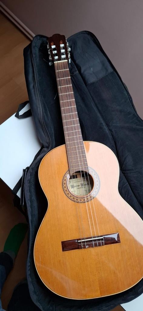 Handgemaakte klassieke gitaar. Momenteel linkshandig gestemd, Muziek en Instrumenten, Snaarinstrumenten | Gitaren | Akoestisch