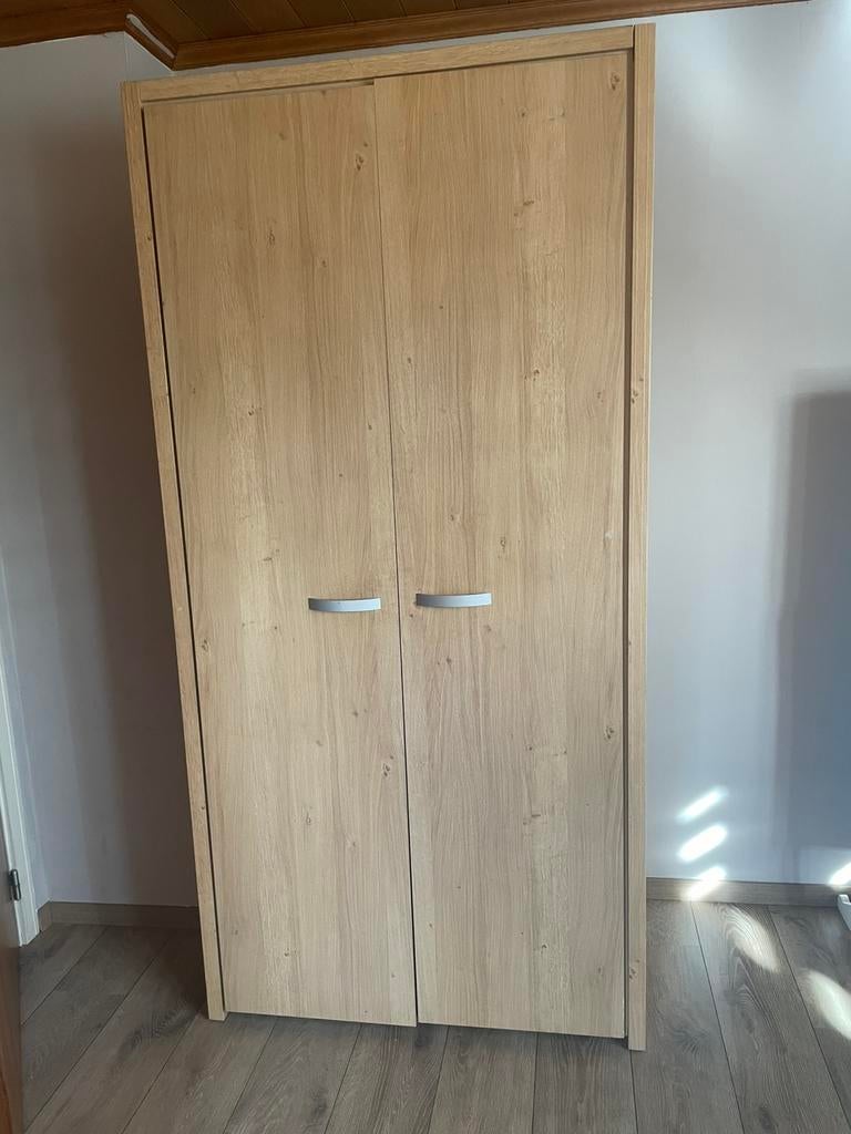 Kleerkast, Ophalen, Met deur(en), Gebruikt, 200 cm of meer