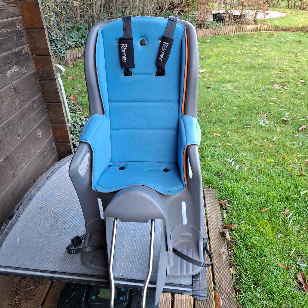 Fietsstoeltje Römer, Fietsen en Brommers, Fietsaccessoires | Fietsstoeltjes, Gebruikt, Achterzitje, 0 t/m 18 kg, Voetsteuntjes