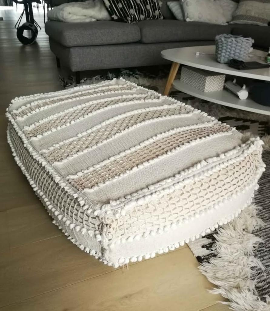 Grand pouf beige, Enlèvement