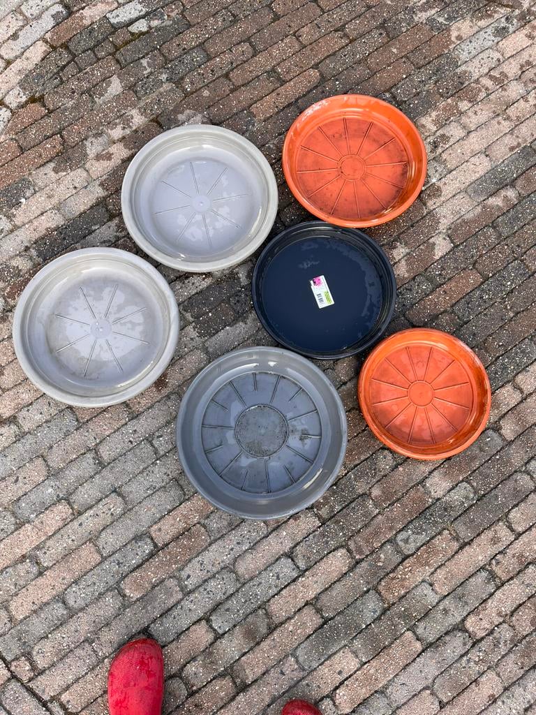 Onderzeters bloempotten, Ophalen, Zo goed als nieuw