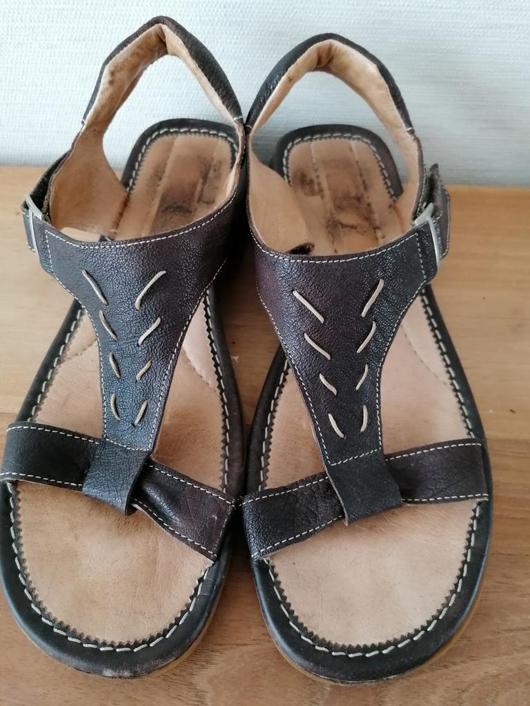 Dames sandalen nog in mooie staat. Maat 40, Ophalen