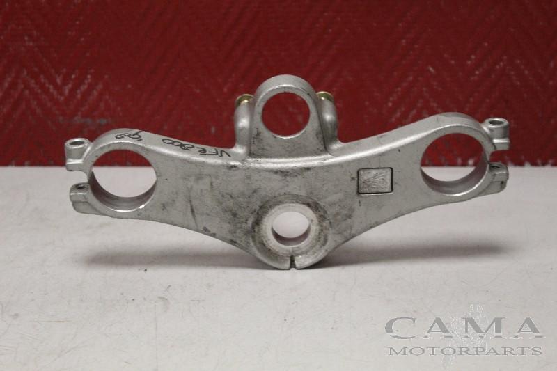 TOP YOKE TROIS POINTS Honda (53300MW0000), Dhr. S. di Majo, Utilisé, Info@cama-motorparts.nl, P.J. Troelstraweg 8 8
3144 CX  MAASSLUIS, NL