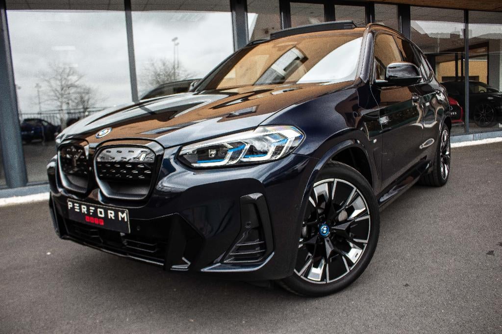 BMW iX3 80 kWh * M-PACK * LASER * HUD * PANO * SHADOWLINE *, Automaat, 2255 kg, Blauw, Leder
