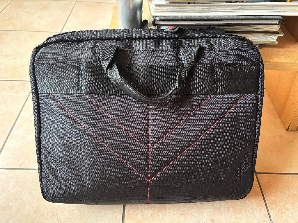 Mallette pour ordinateur portable, Computers en Software, Laptoptassen, Ophalen of Verzenden, Zo goed als nieuw, Aktetas