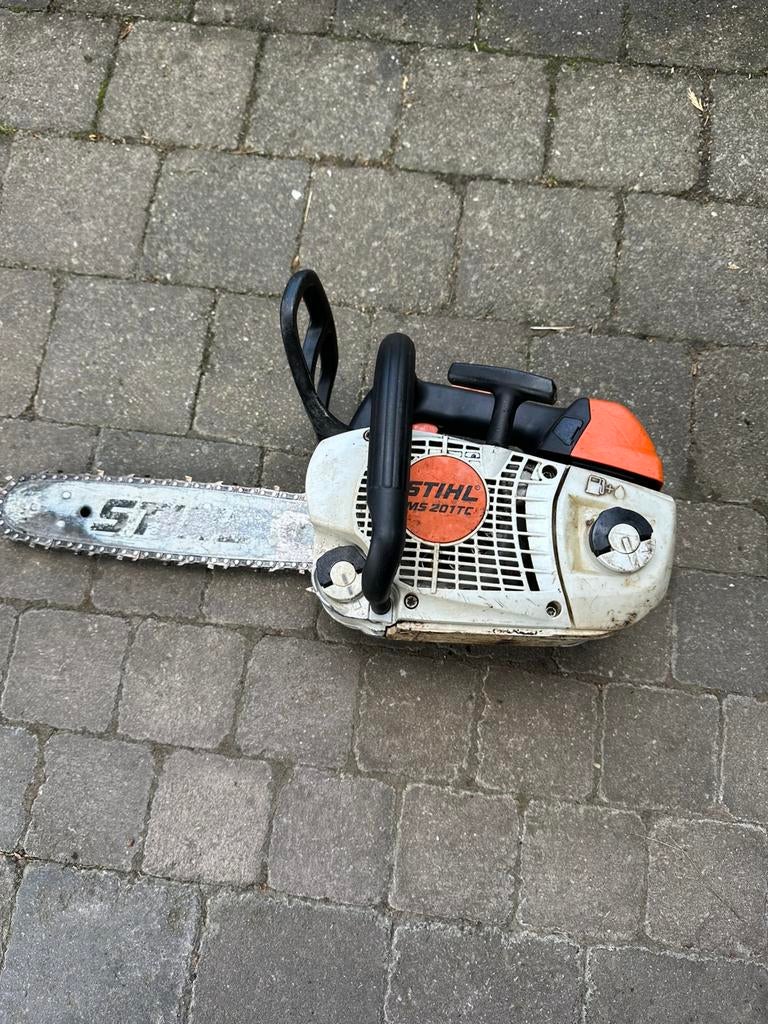 Tronçonneuse Stihl MS201TC, Enlèvement, Utilisé