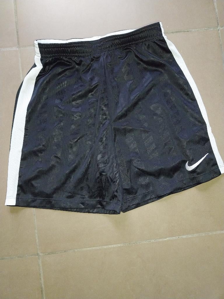 Nike shorts, 10 jaar, Jongen of Meisje, Ophalen of Verzenden, Nike, Nieuw