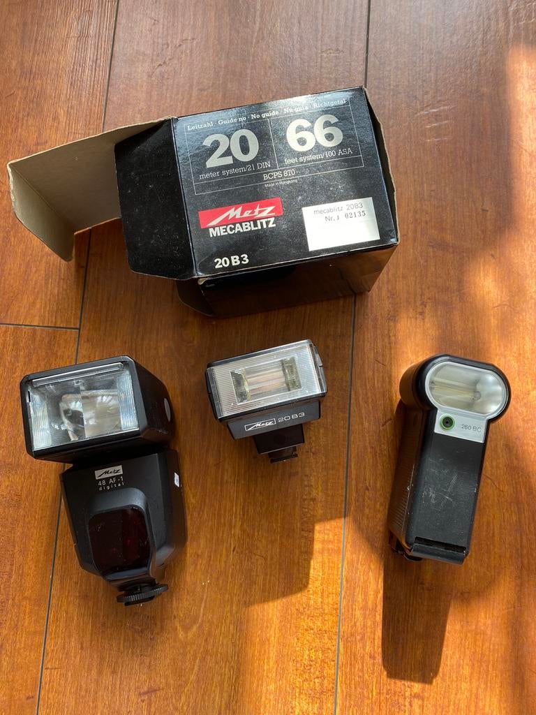 3 cameraflitsers (Braun Metz), Audio, Tv en Foto, Foto | Flitsers, Ophalen of Verzenden, Gebruikt, Metz, Kantelbaar