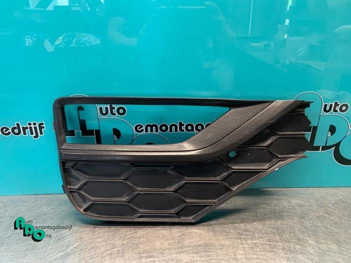 Pare-chocs grille d'un Volkswagen Amarok (Amarok 10-), Autos : Pièces & Accessoires, Volkswagen, -, 3 mois de garantie, Utilisé