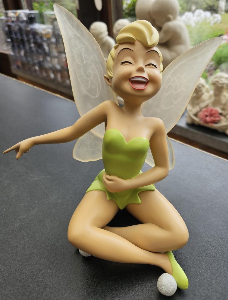 Disney beeldje Tinkerbel Zittend En Lachend, Verzamelen, Ophalen of Verzenden, Overige figuren, Zo goed als nieuw, Beeldje of Figuurtje
