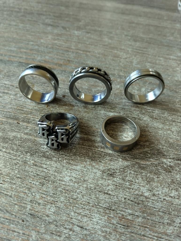 5 roestvrijstalen ringen van verschillende grootte, Handtassen en Accessoires, Piercings, Ophalen, Staal