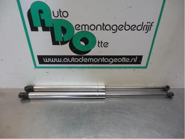 Kit amortisseur gaz hayon d'un Volkswagen Golf (Golf 97-), Volkswagen, -, Utilisé, -