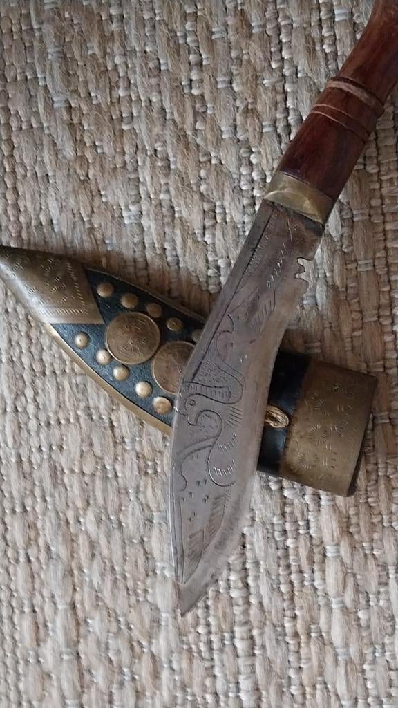Prachtige handgemaakte kukri uit Nepal, ingelegd met brons e, Verzamelen, Ophalen