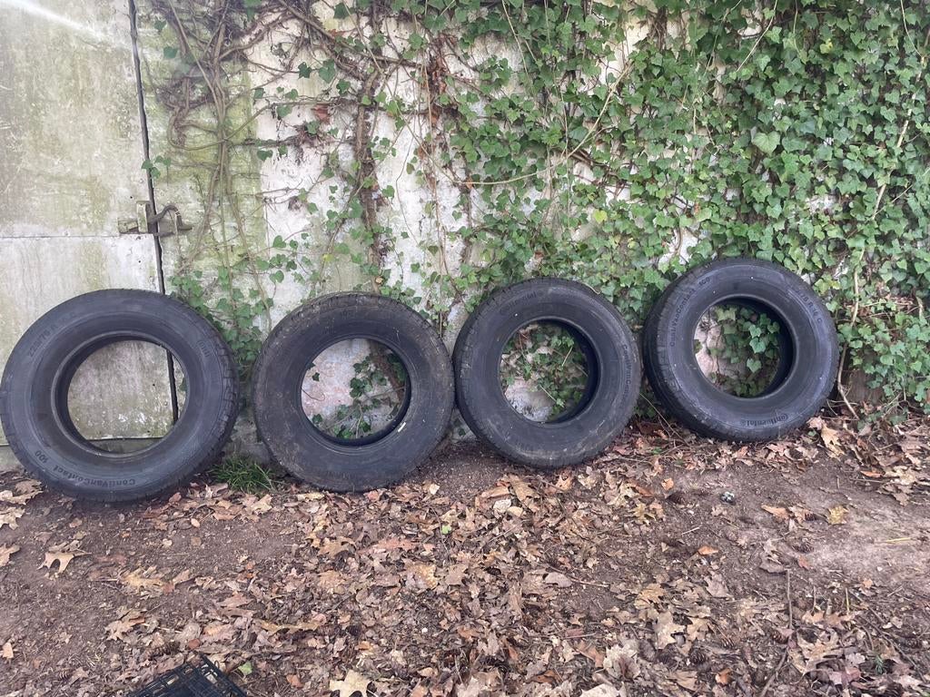 Lot 4 pneu continental  225/75 R 16 C, Autos : Pièces & Accessoires, Pneus & Jantes, Pneu(s), Pneus été, Neuf, Enlèvement