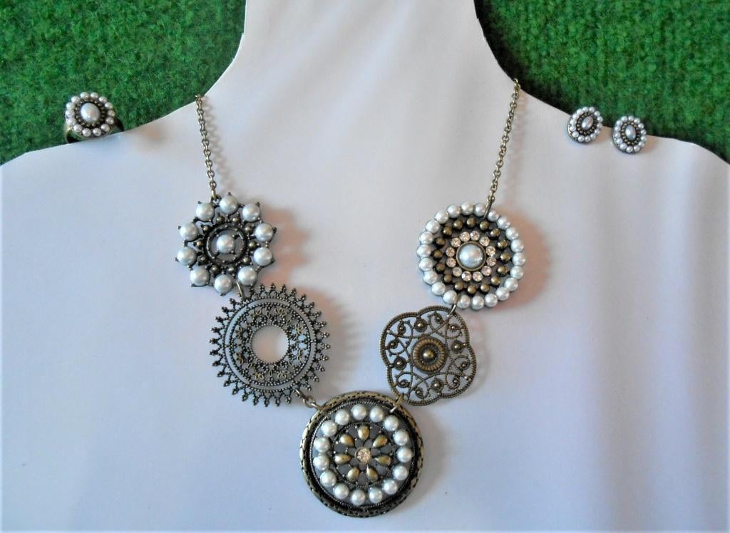 AVON : très beau collier original, Bijoux, Sacs & Beauté, Colliers, Enlèvement ou Envoi, Neuf, Brun