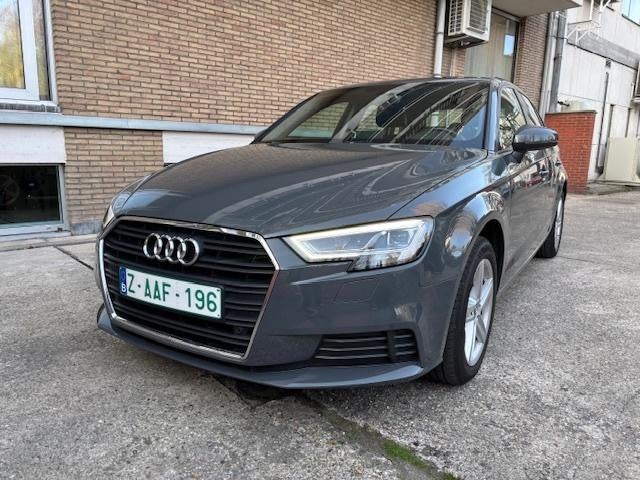 Audi A3 Sportback 30 TDi Édition Business. S tronic 2020, Autos, Cuir, Argent ou Gris, Entreprise, 103 g/km