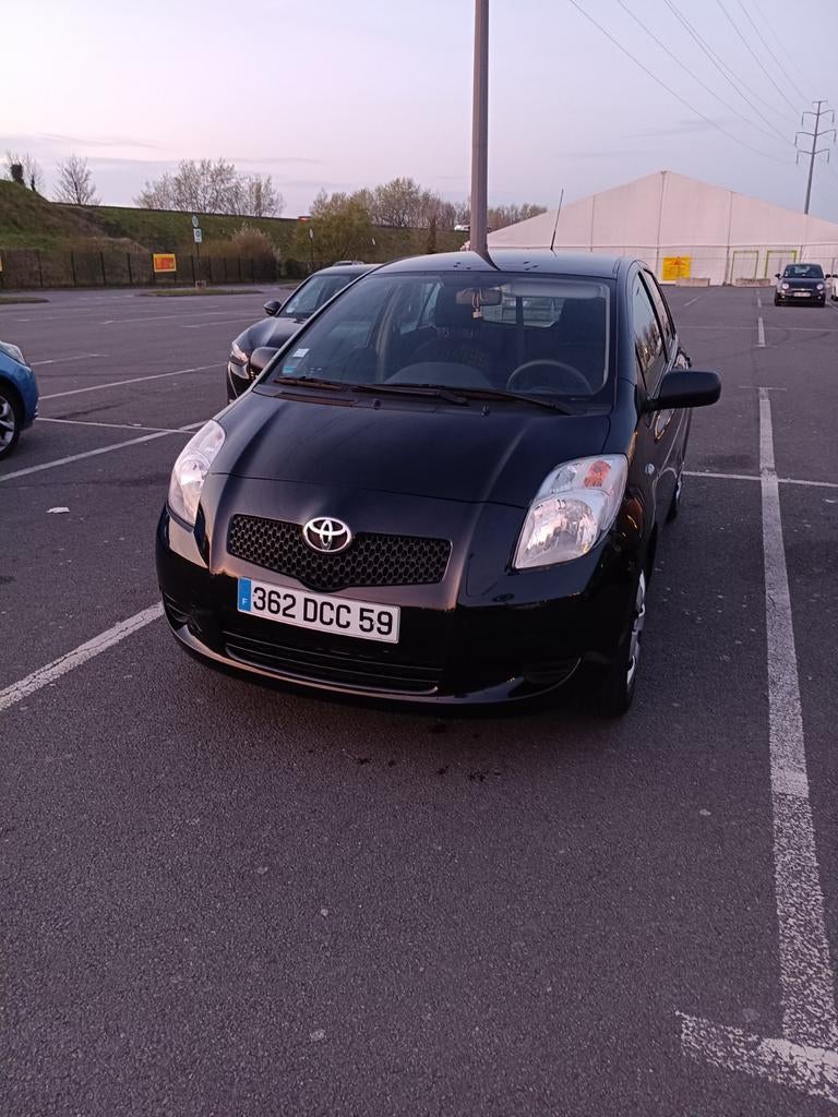 Toyota Yaris 1.0 VVT-i 24 000 km, Autos, Achat, Boîte manuelle, Noir, 5 portes