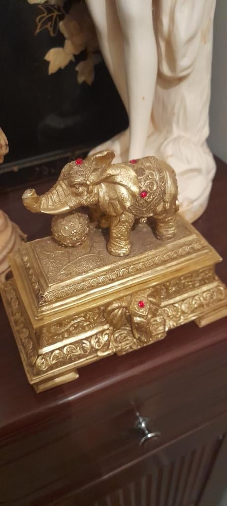 Magnifique boite á bijoux décorer avec motif d elephant, Enlèvement ou Envoi