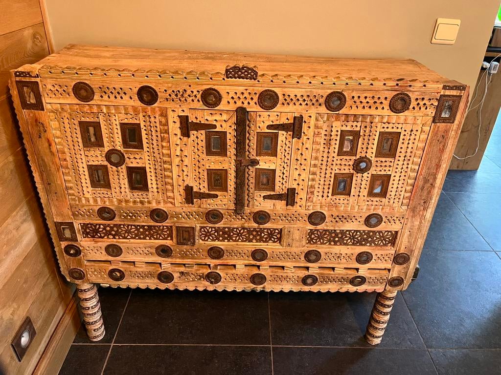 Dressoir kast bali stijl, Ophalen, Zo goed als nieuw