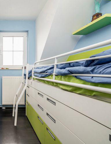 Halfhoogslaper met schuiven, Ophalen, Zo goed als nieuw, Eenpersoons, Halfhoogslaper