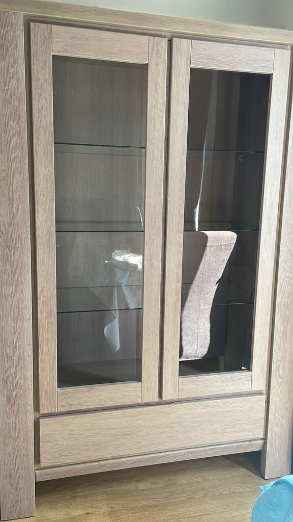 Vitrine avec éclairage, Avec porte(s), Comme neuf, 100 à 150 cm, Enlèvement