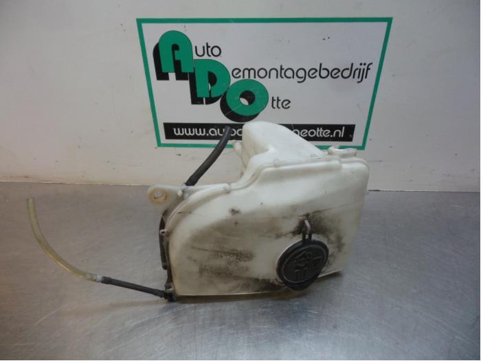 Réservoir lave-glace avant d'un Toyota Corolla (Corolla 96-, -, Toyota, Utilisé, -