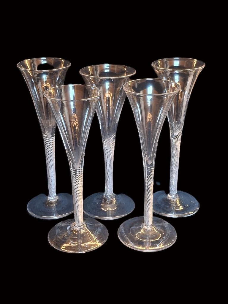 5 Champagneglazen c1750 met luchtslingers, Ophalen of Verzenden