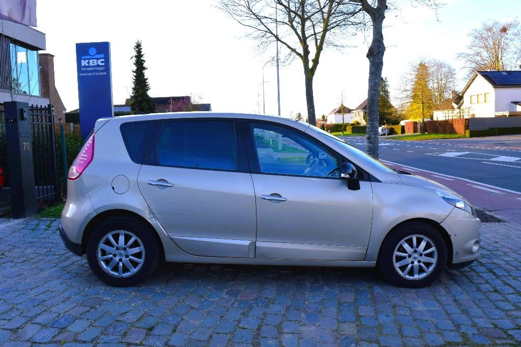 Renault Scenic 1.9dCi/1st Owner/GPS/CAMERA/HISTORY, Auto's, Renault, Voorwielaandrijving, Euro 5, Monovolume, 4 cilinders