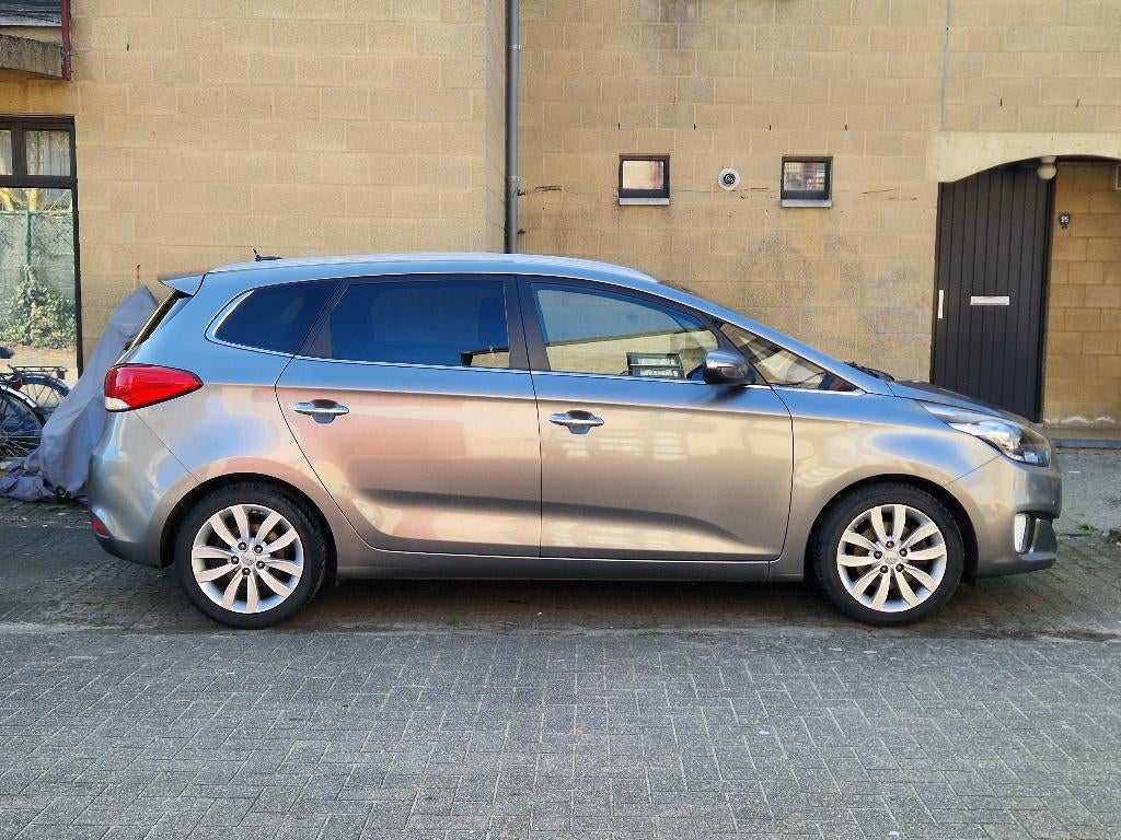 Kia Carens 4. 2015 bj. Euro 5b., Auto's, Kia, Voorwielaandrijving, Euro 5, Zwart, 1685 cc