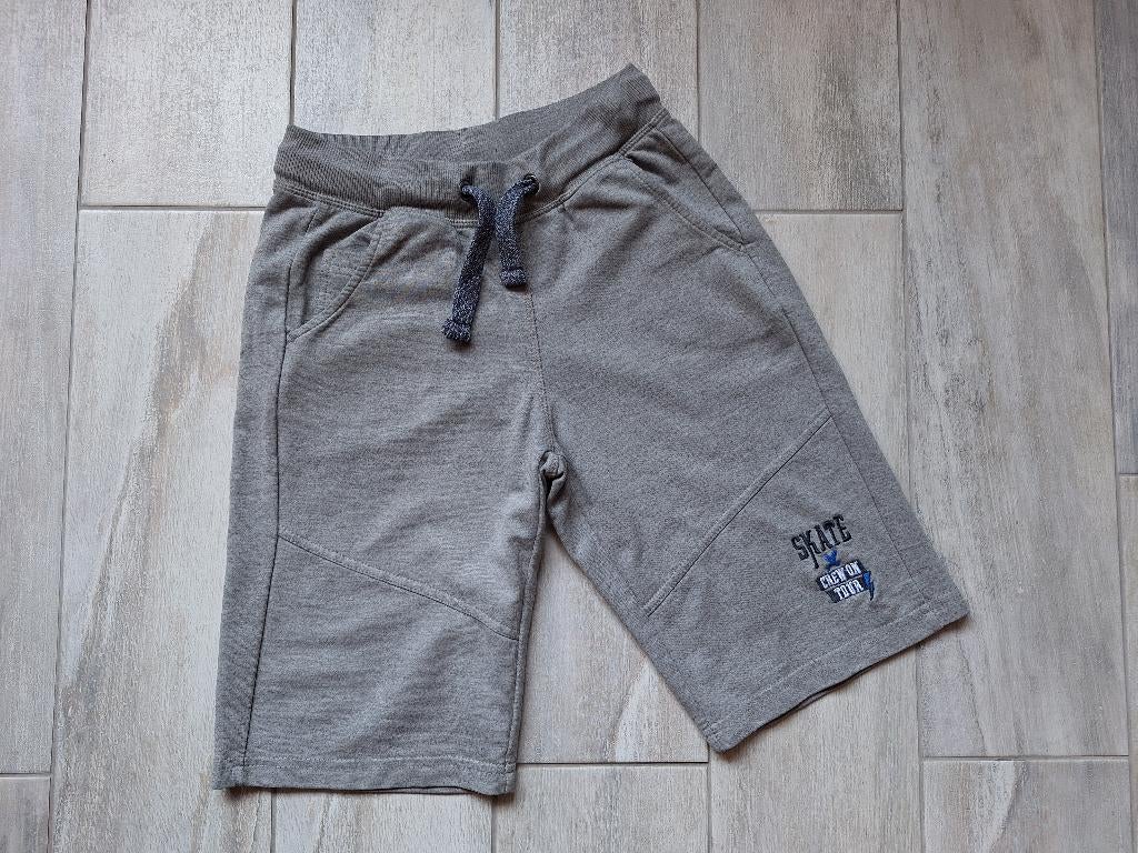 ★ M140 - Korte sportbroek skate, Ophalen of Verzenden, Gebruikt, Jongen, Broek