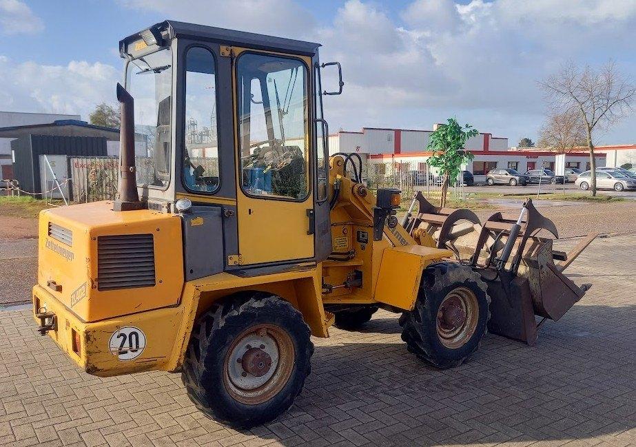 Chargeur articulé Zettlemeyer ZL402, Articles professionnels, Machines & Construction | Grues & Excavatrices, Enlèvement, Chargeuse sur pneus ou Chouleur