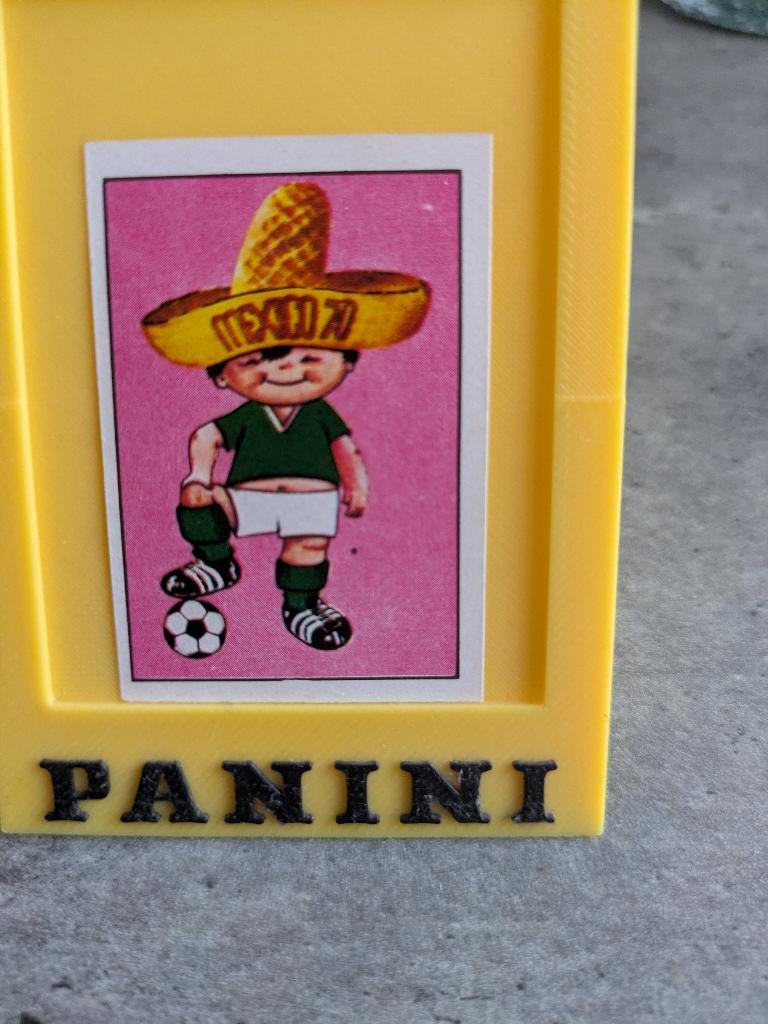 MASCOTTE COUPE DU MONDE PANINI MEXICO 70 JUANITO ORIG.FOOT, Hobby & Loisirs créatifs, Autocollants & Images, Comme neuf, Autocollant