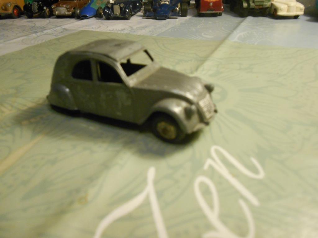 Dinky toys citroen 2 CV, Hobby en Vrije tijd, Modelauto's | 1:43, Ophalen of Verzenden, Gebruikt, Auto, Dinky Toys