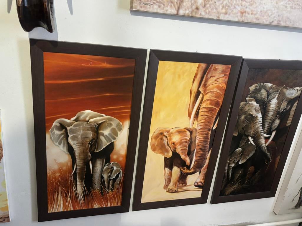 4 panelen met olifanten, Ophalen