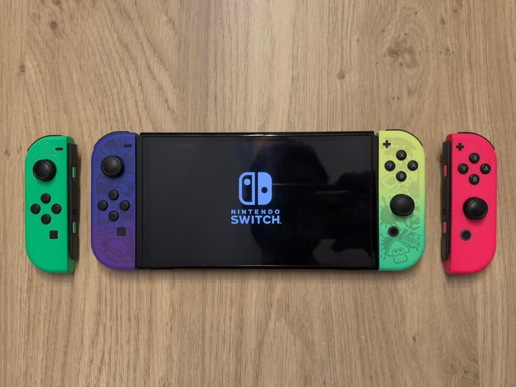 Switch OLED (Slatoon 3) + microSD 512Go + pochette + Joy Con, Enlèvement, Comme neuf, Switch OLED