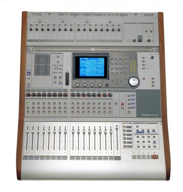 Tascam dm 3200 met fw dm firewire card, Muziek en Instrumenten, Mengpanelen, Ophalen