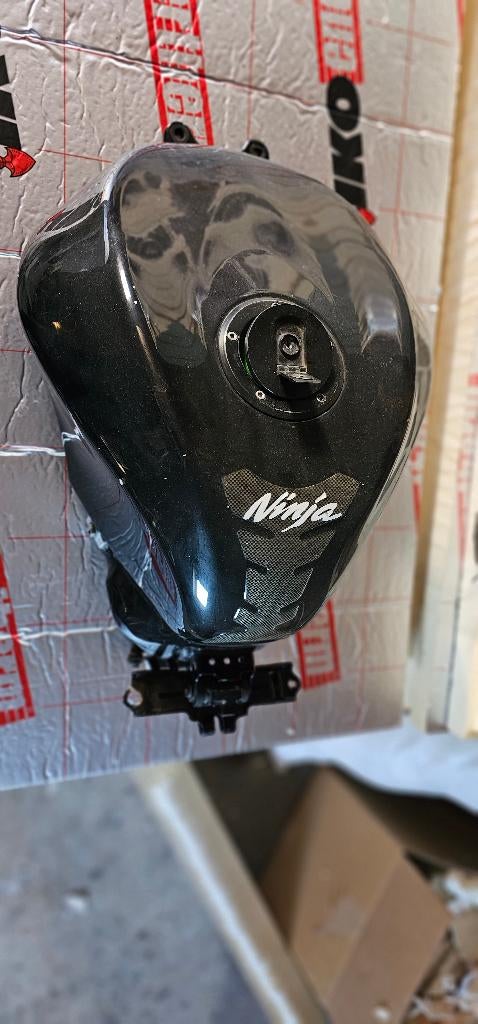 Reservoir (avec ou pas pompe essence) zx10r 2004-2005, Motos, Enlèvement ou Envoi, Utilisé