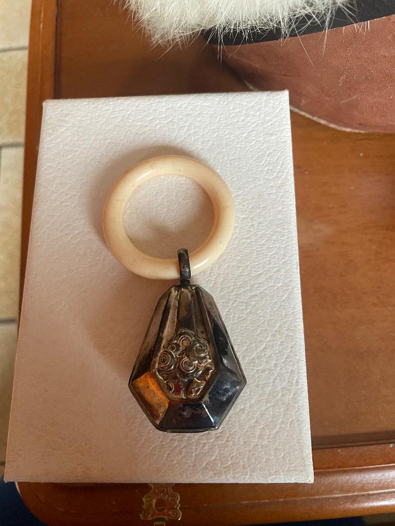 Hochet ancien Bakélite et métal argenté, Antiquités & Art, Enlèvement ou Envoi, Argent