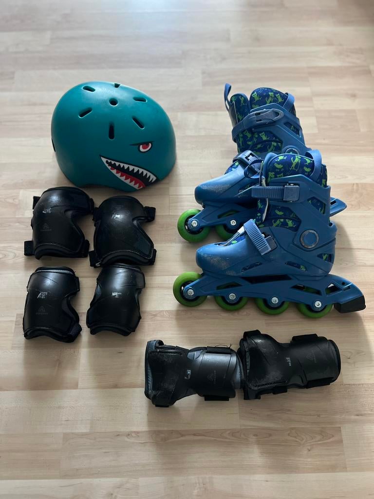 Ensemble de patins à roues alignées pour garçons à vendre, Sports & Fitness, Patins à roulettes alignées, Enlèvement, Comme neuf