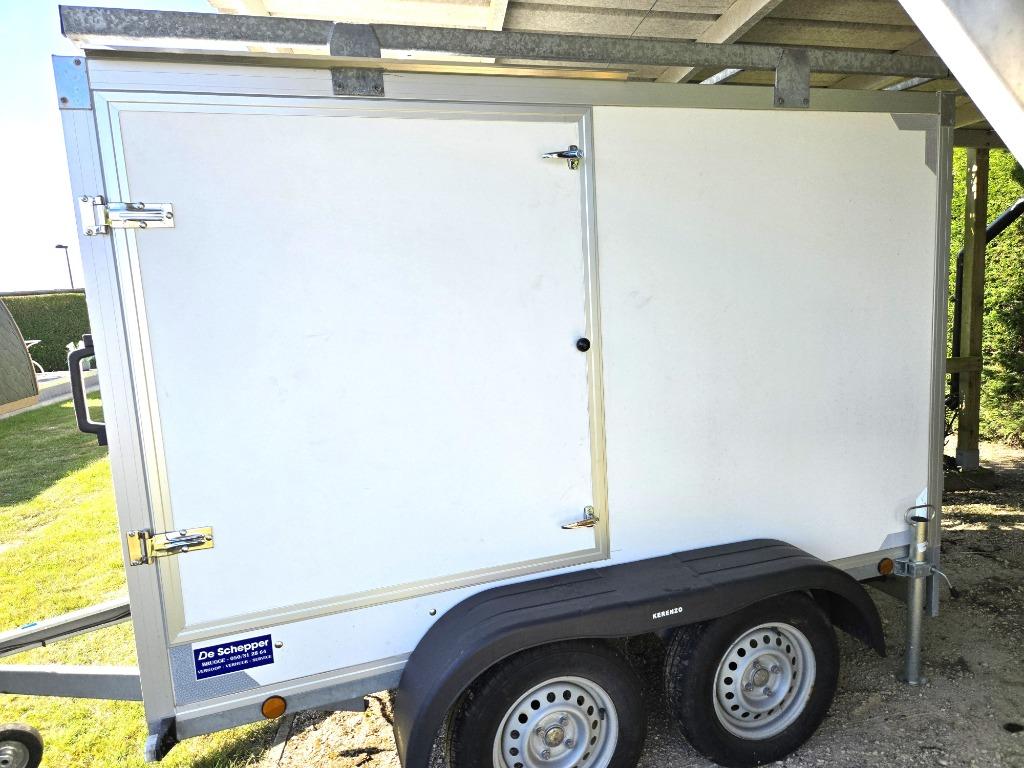 Dubbelas aanhangwagen met ingebouwde frigo., Ophalen, Zo goed als nieuw