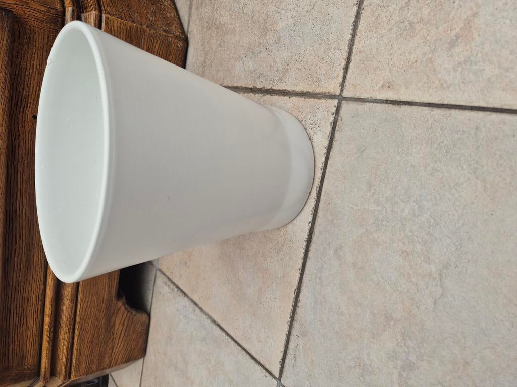 Witte ceramische bloempot, Tuin en Terras, Ophalen of Verzenden, Zo goed als nieuw