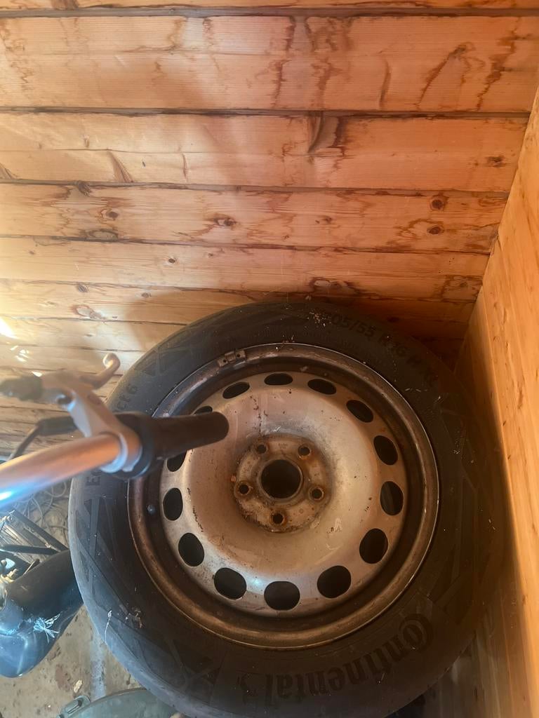 Jeu de 4 jantes VW d’origine + pneus  205/55 R16 (91H)., Ophalen, Gebruikt, 16 inch, Banden en Velgen