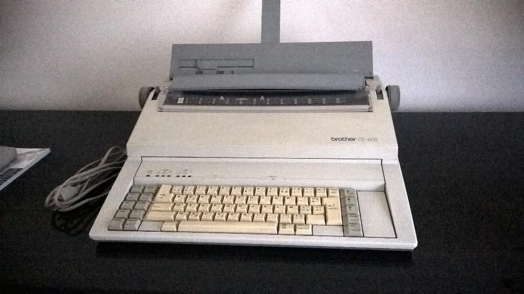 Typemachine electrisch : Brother CE 600, Diversen, Typemachines, Ophalen of Verzenden, Gebruikt